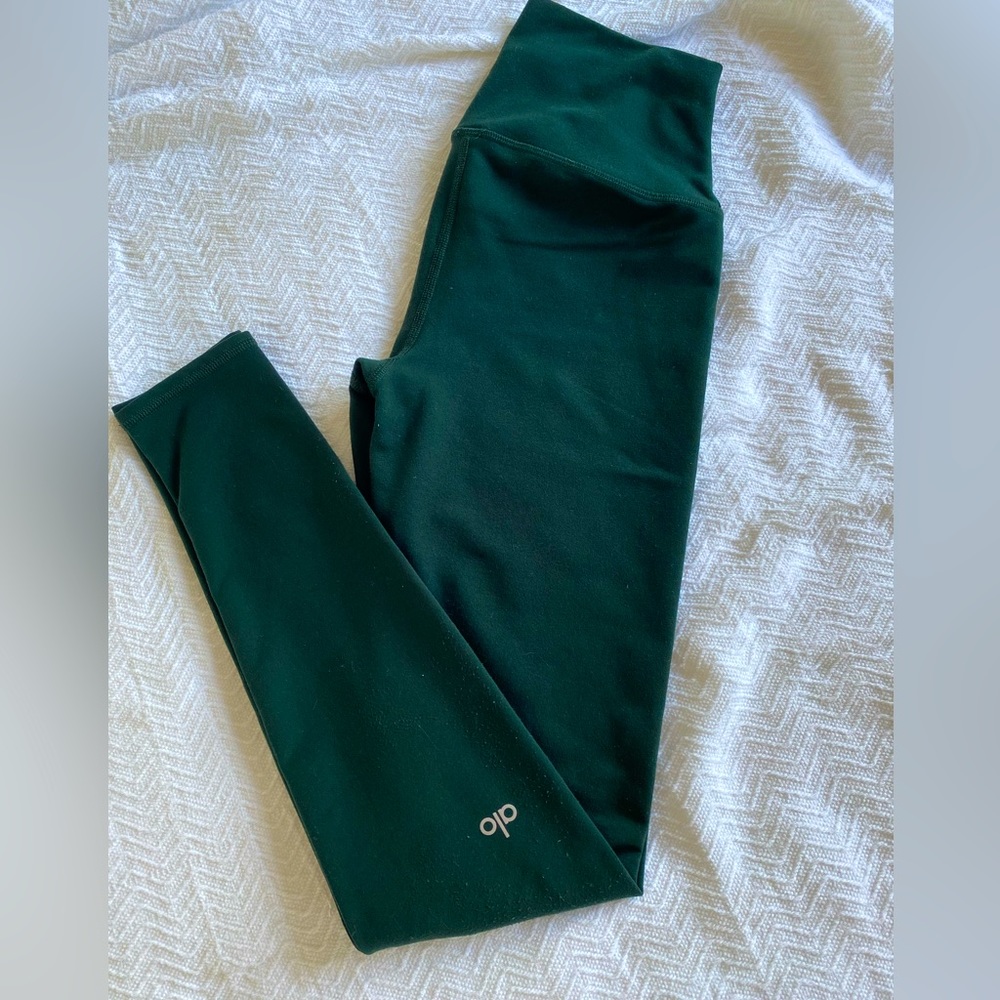 Alo Yoga airbrush legging in pine green